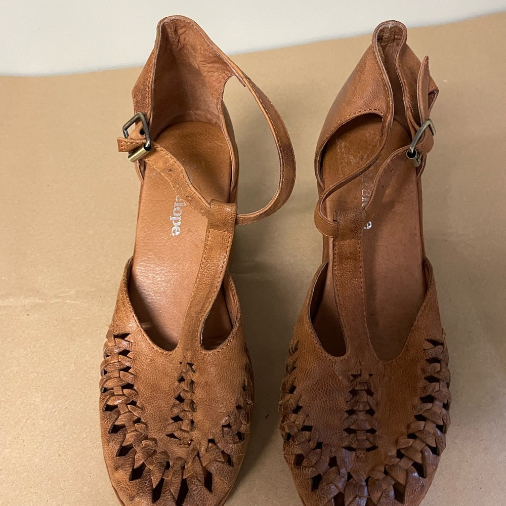 Antelope shoes